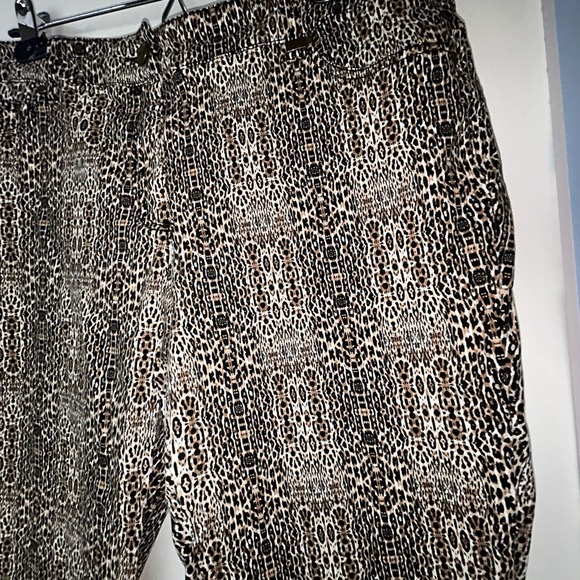 Tanjay Women's Size 14 Animal Print Bodycon Capri Pants - Picture 5 of 11